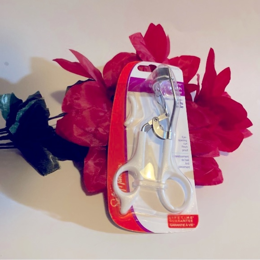 🎁 Sally Hansen Eyelash Curler Tool